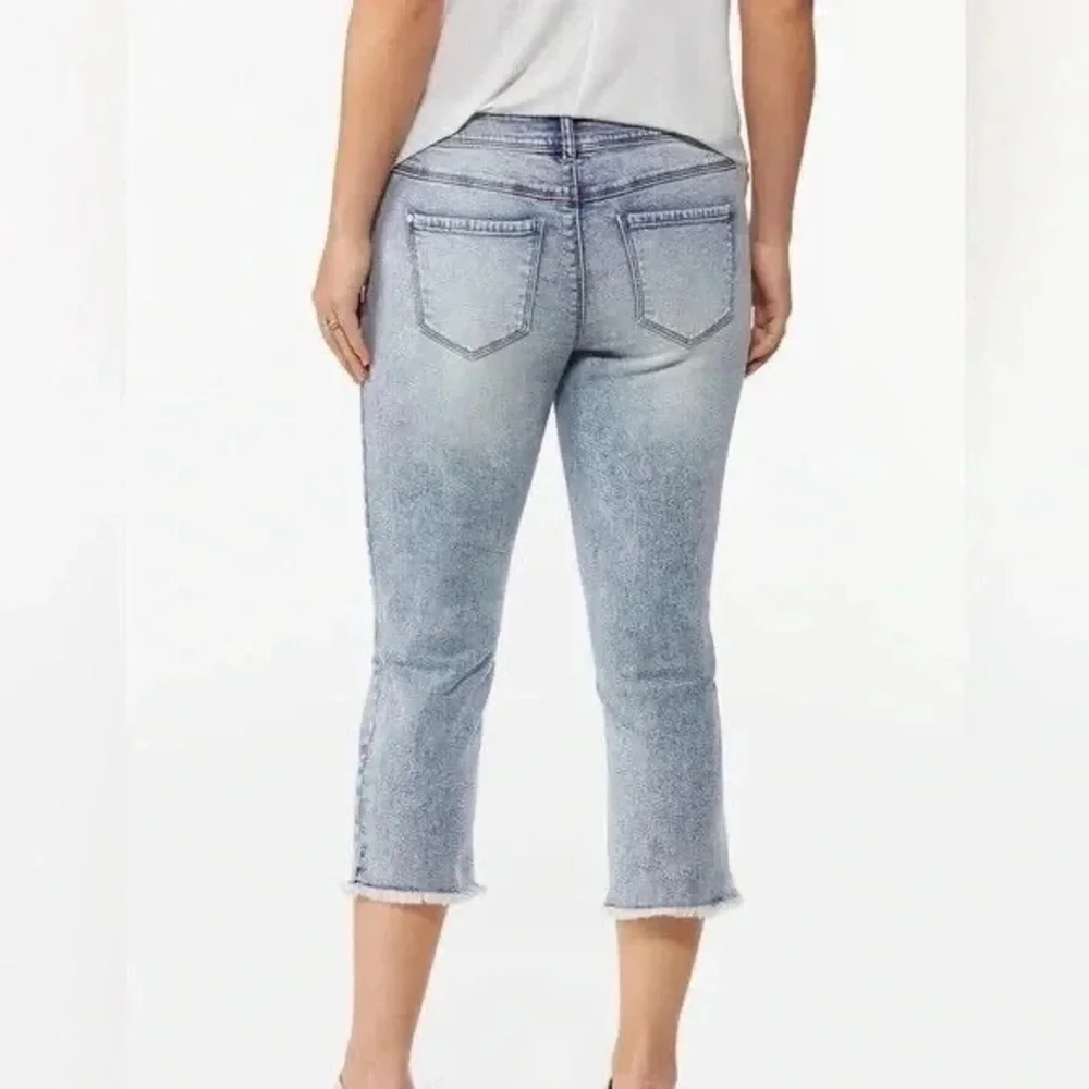 ❄️ Cato | Plus Size Cropped Acid Wash Jeans Various Sizes Available.